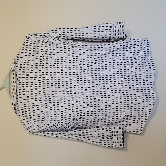 New York and Co black and white patterned blouse - Picture 7 of 7